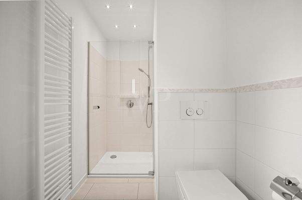 modernisiertes Duschbad im 1.OG