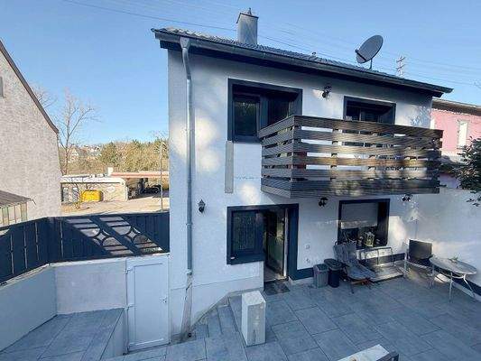 Rückansicht mit Terrasse