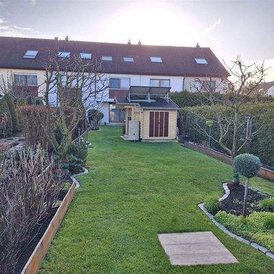 Garten mit Gartenhaus