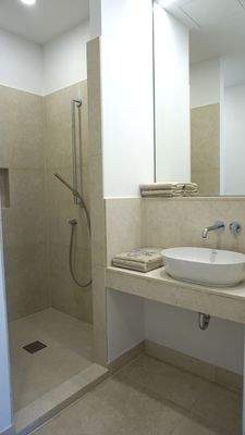 11. Badezimmer Dusche