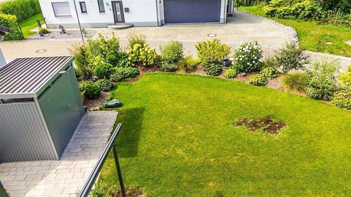 Garten und Gartenhäuschen von oben