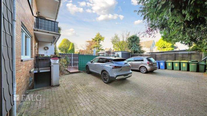 3x Stellplätze - 1x Garage