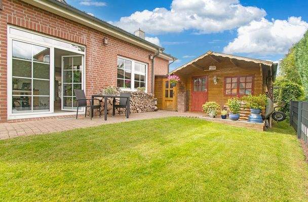 Idyllischer Rückzugsort mit stilvollem Gartenhaus