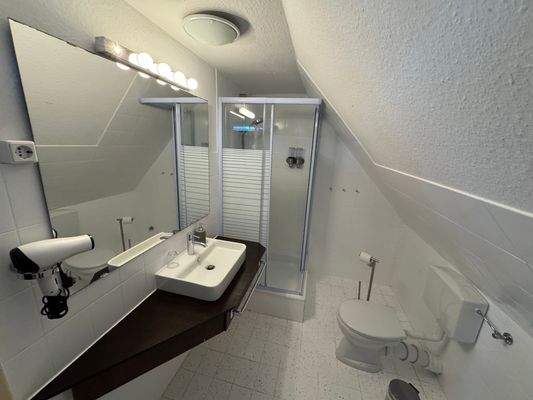 OG Hotelzimmer Bad (2).JPG