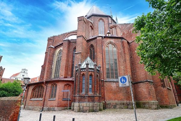 Blick auf die St.-Nikolai-Kirche vor der Haustür