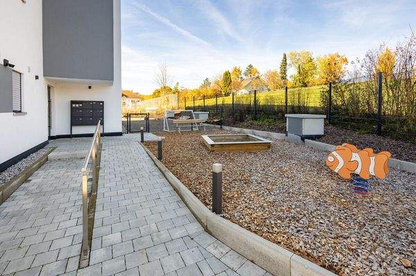 Eingangsbereich/Spielplatz