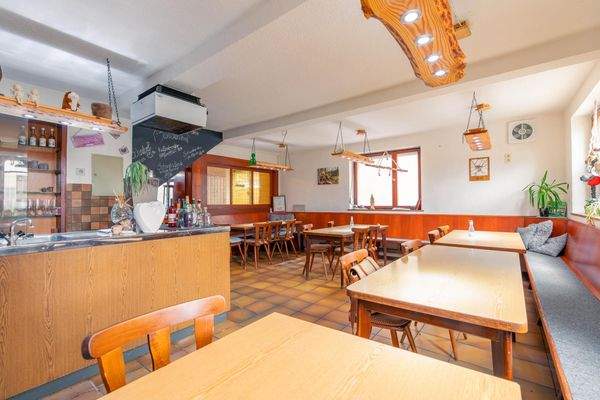 Gemütlichkeit im Gastraum, willkommen zum Verweilen