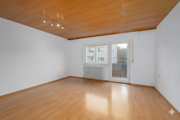 Wohnzimmer - Fußleiste KI-generiert / Fußleiste wird gerichtet