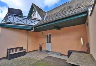 zugehörige Terrasse in Südlage