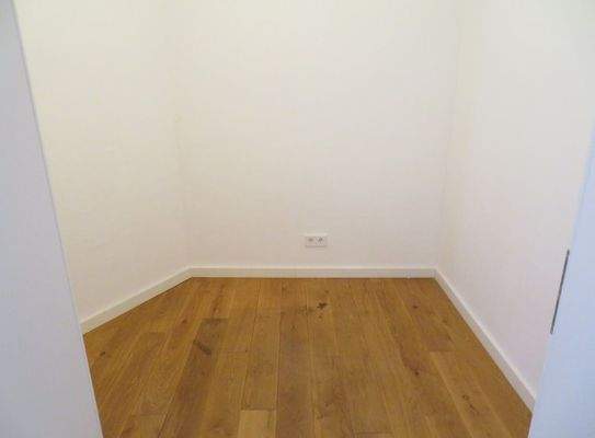 24-begehbarer Kleiderschrank.JPG