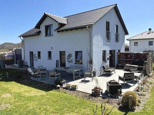 Gartenansicht mit Terrasse