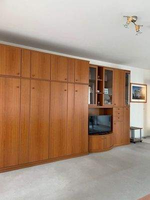 Schrankwand mit Klappbett