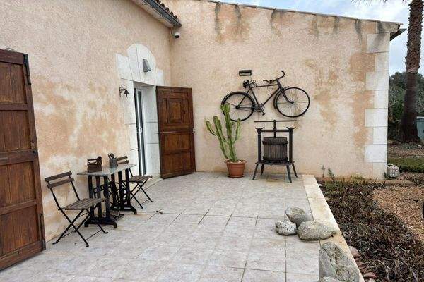 Terrasse mit Sitzgelegenheiten