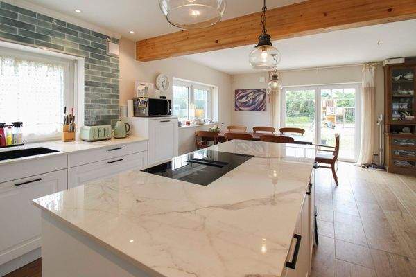 offene Küche mit Essbereich