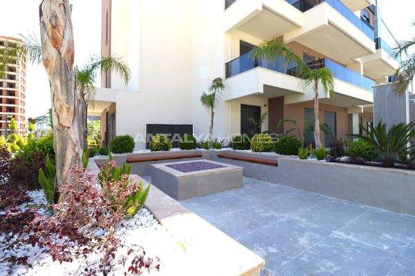 Apartments in a Complex with Swimming Pool in Aksu Altintas