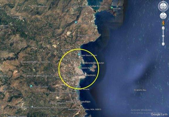 Kreta, Agios Nikolaos: Stadtgrundstück mit Meerblick zu verkaufen