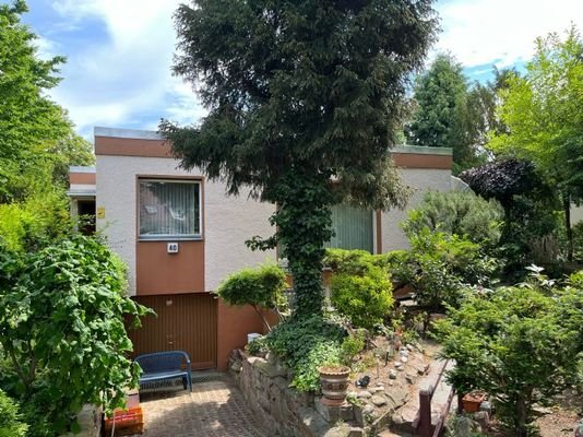 Vorderansicht mit Garage