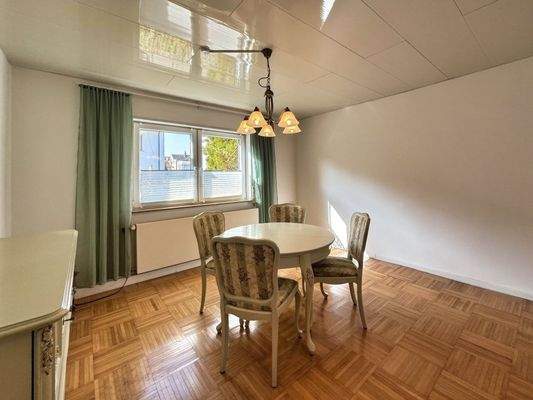 Essbereich mit angrenzender offener Küche