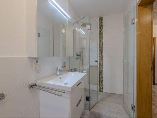 EG Duschbad mit Bodengleicher Dusche