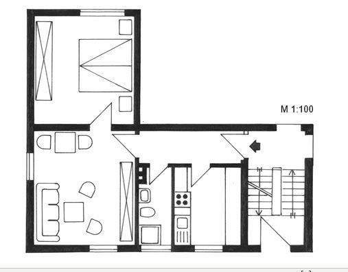 Grundriss mit einer Küche, einem Badezimmer, einem Wohn- und einem Schlafzimmer 