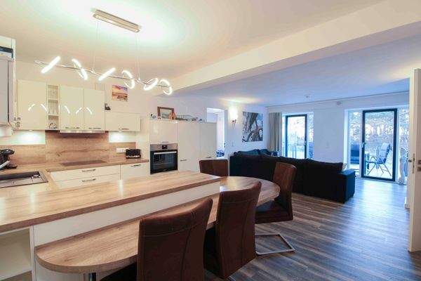 Küche mit Wohnbereich