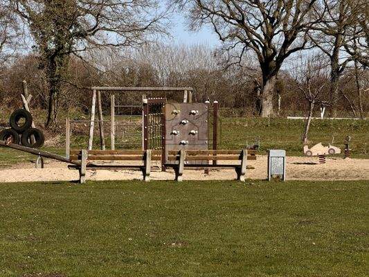 Spielplatz im Dorf 1