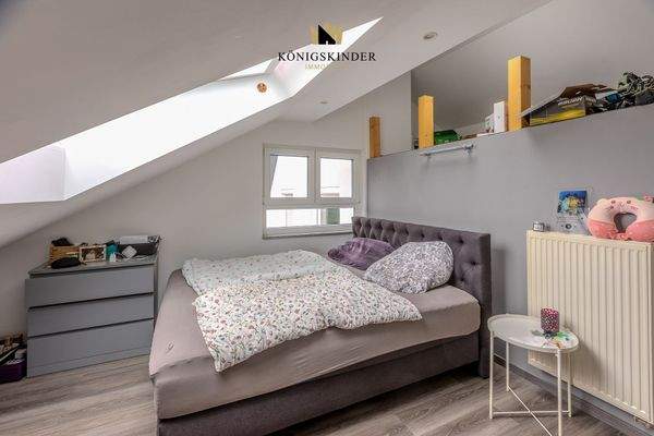 Schlafzimmer mit Dachfenstern (Wohneinheit 2)