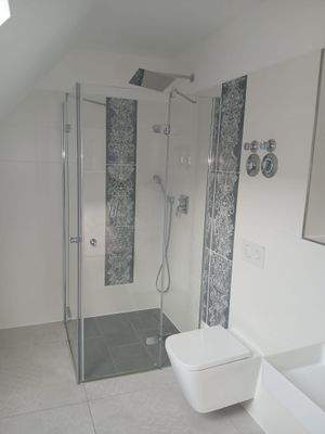 Bad mit Dusche Ansicht 2.jpg