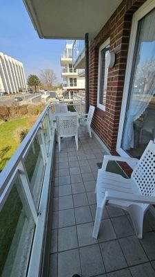 Balkon mit Fernblick zum Deich