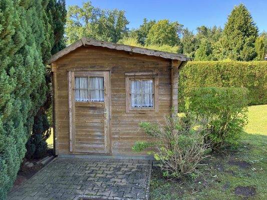 Holzschuppen im Garten