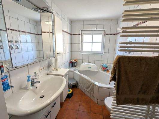 Badezimmer Wohnung 1. OG links