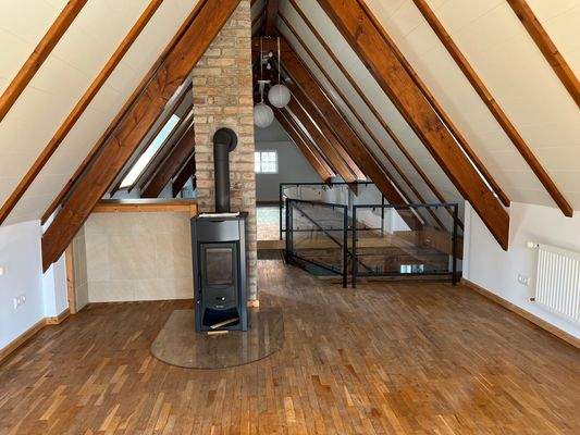 Dachgeschoss mit Kamin