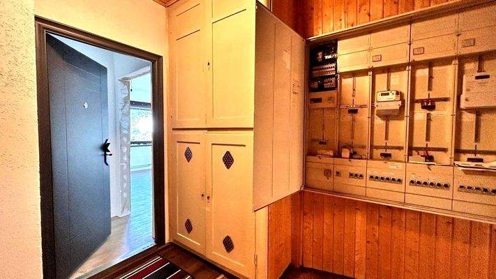 OG vorn - Wohnungseingang