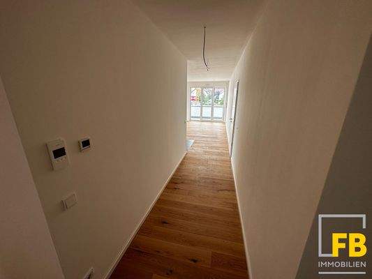 Flur in Richtung: Wohnen, Essen u. Leben