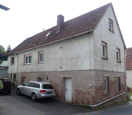 Straßenansicht links