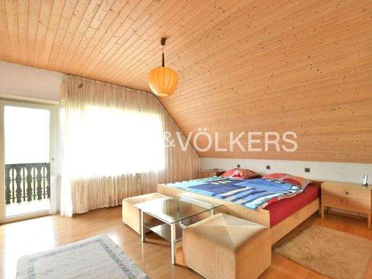 Kinderzimmer- oder Gästezimmer im DG