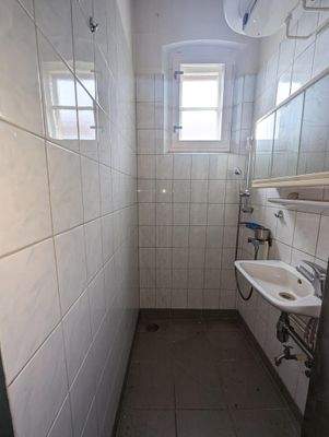 kleines Badezimmer mit Dusche