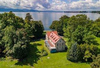 Außenansicht mit Seeblick