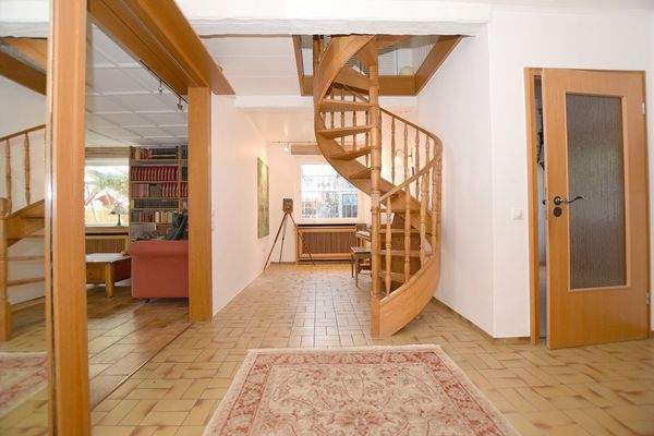 Schon in der Diele wird der besondere Charakter des Hauses sichtbar