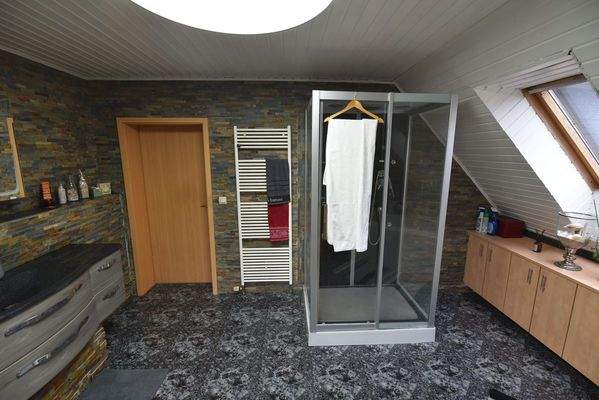 Hauptbad im Dachgeschoss