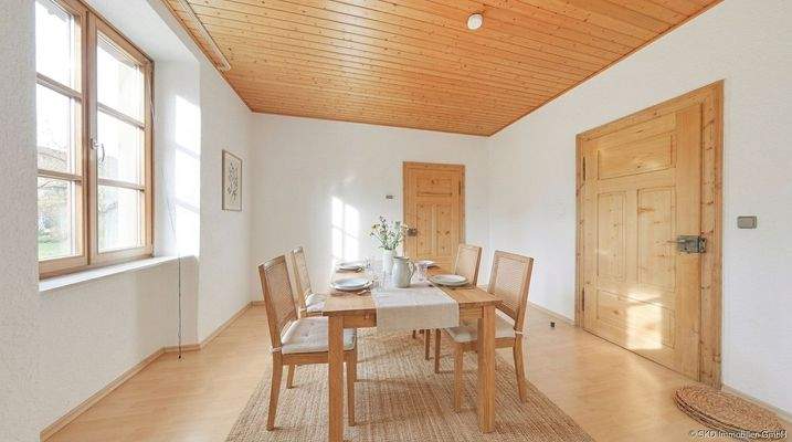 Ein Blick ins Esszimmer (KI-generiert) 