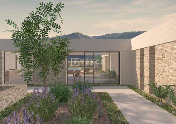 Villa Offering Expansive Cultivable Land in Yecla Murcia