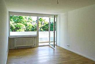 Wohnzimmer mit Balkon