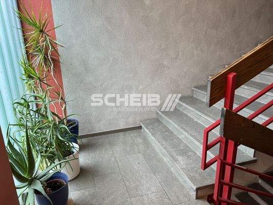 großzügiges Treppenhaus