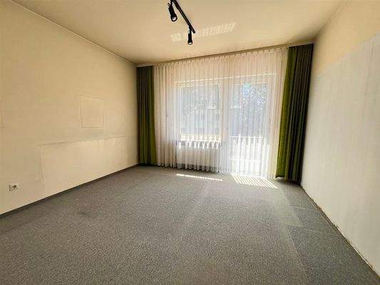 2. Kinderzimmer mit Balkonzugang