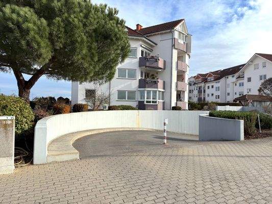 - Tiefgarage außen 1