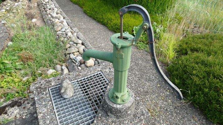 Brunnen mit Regenwasser