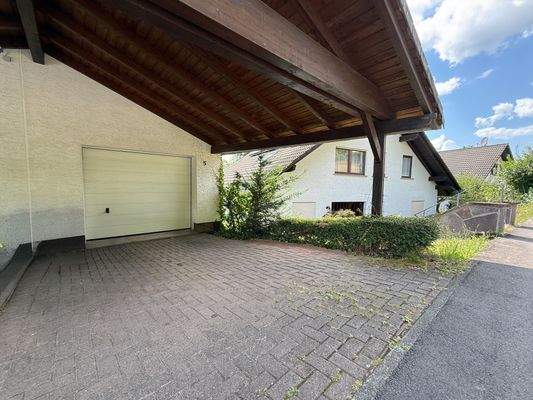 Garage mit Carport