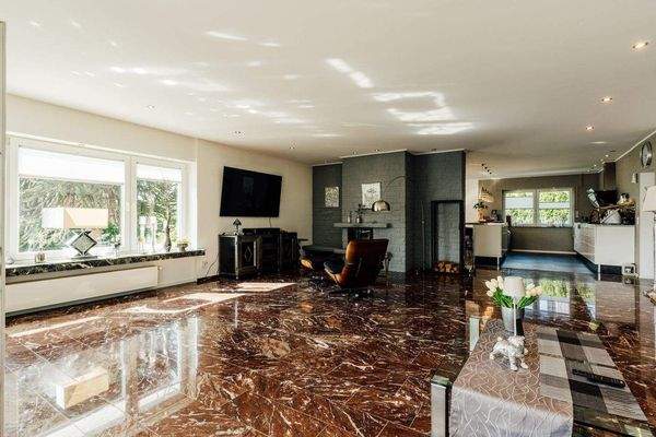 Wohnzimmer vom Balkon aus - Richtung Küche