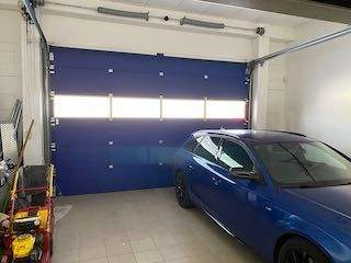 Rolltor zur Garage und Lager !